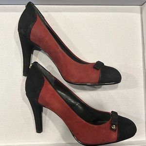 Leather colorblock heels with bow-tie accent